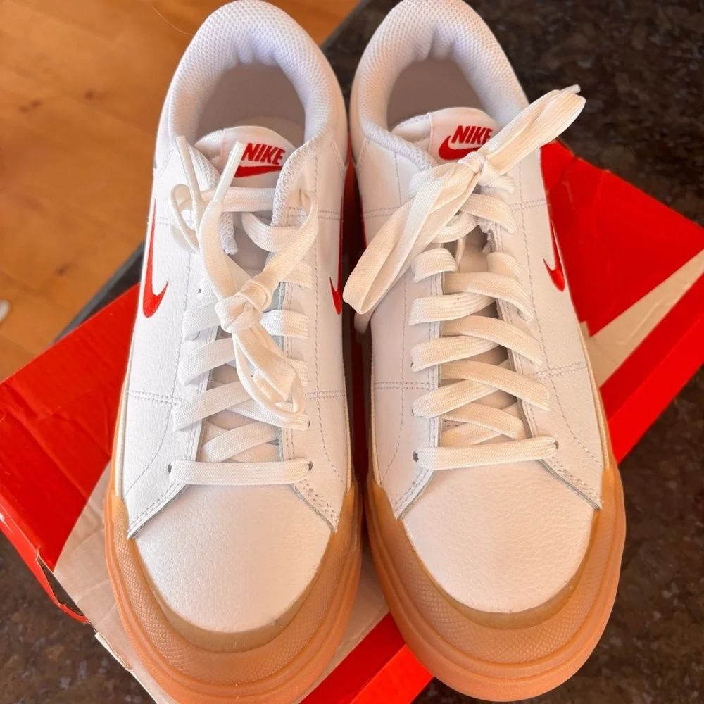 NIKE Court Legacy Lift Sneakers White/Red Gum Sole - Size 8.5 - NEW IN BOX